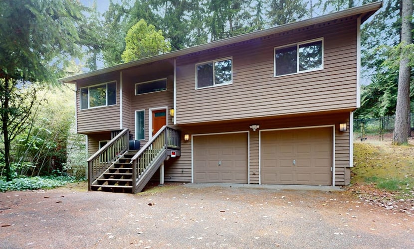 Forest retreat in Shoreline with patio & yard - 9 miles to downtown Seattle
