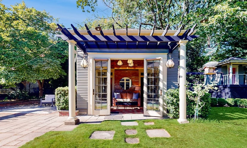 Charming Queen Anne Studio w/ Serene Garden, 1 Block to Kerry Park