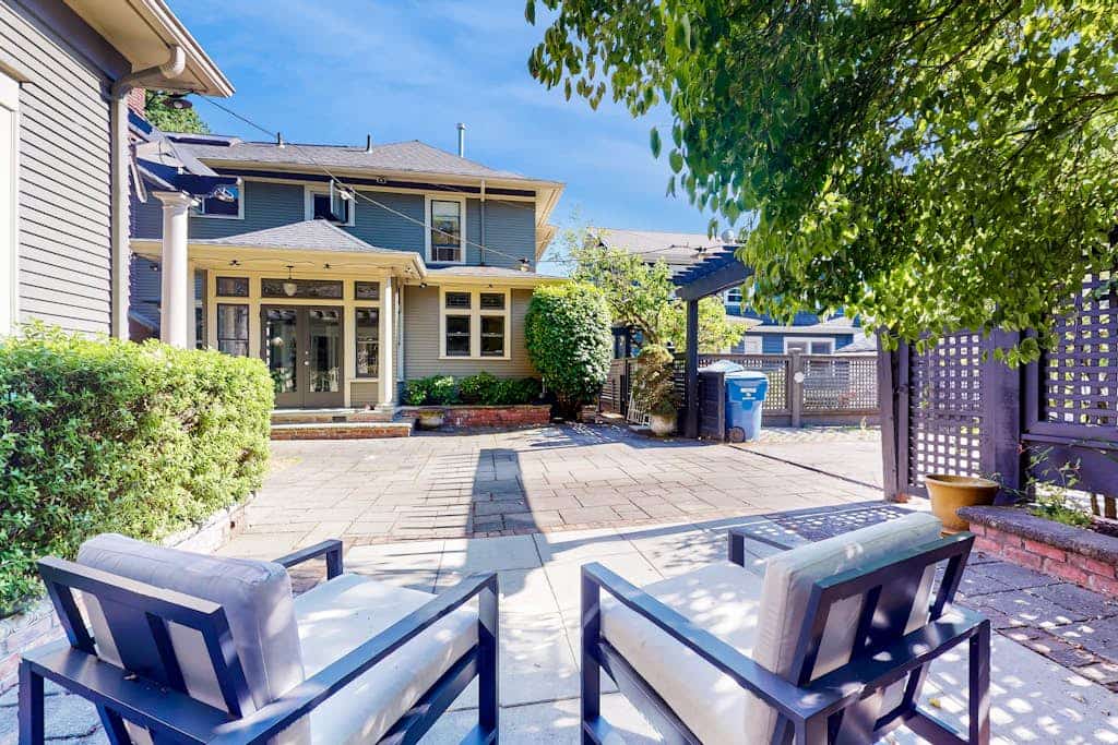 Charming Queen Anne Studio w/ Serene Garden, 1 Block to Kerry Park