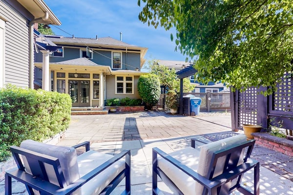 Charming Queen Anne Studio w/ Serene Garden, 1 Block to Kerry Park