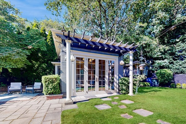 Charming Queen Anne Studio w/ Serene Garden, 1 Block to Kerry Park