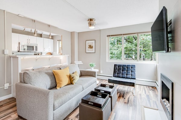 Charming Vintage Condo with Character in Heart of Seattle