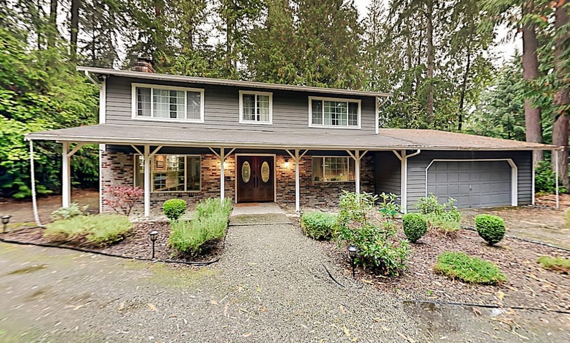 Serene 1-Acre Retreat with Gourmet Kitchen - Grill, Alfresco Dining & Firepit