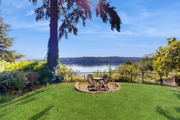 Luxe Home with patio & Cascade Mountain & lake views