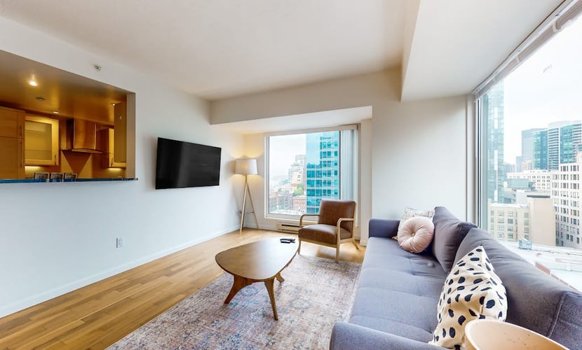 Downtown condo with city views, pool, & gym - 2 blocks from Pike Place