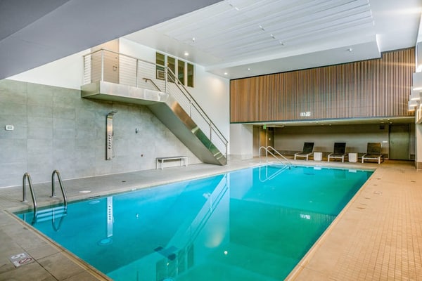 Downtown condo with city views, pool, & gym - 2 blocks from Pike Place