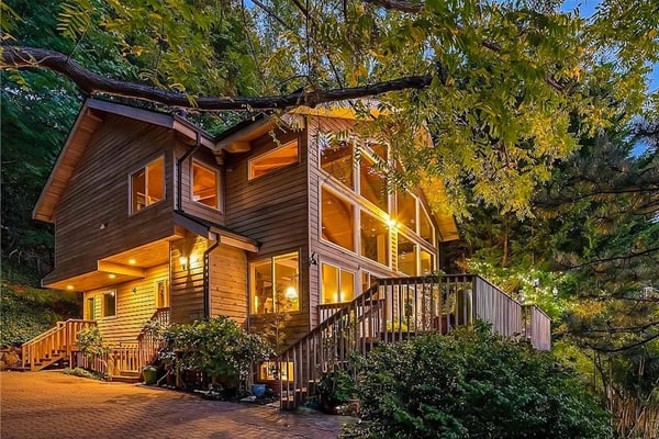 Lovely, open home with water views, scenic deck, & 2 fireplaces - near Seattle