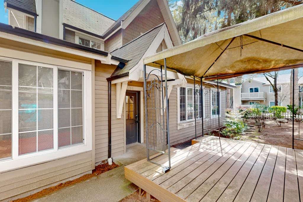 Light-filled corner townhome with deck, home office & convenient location