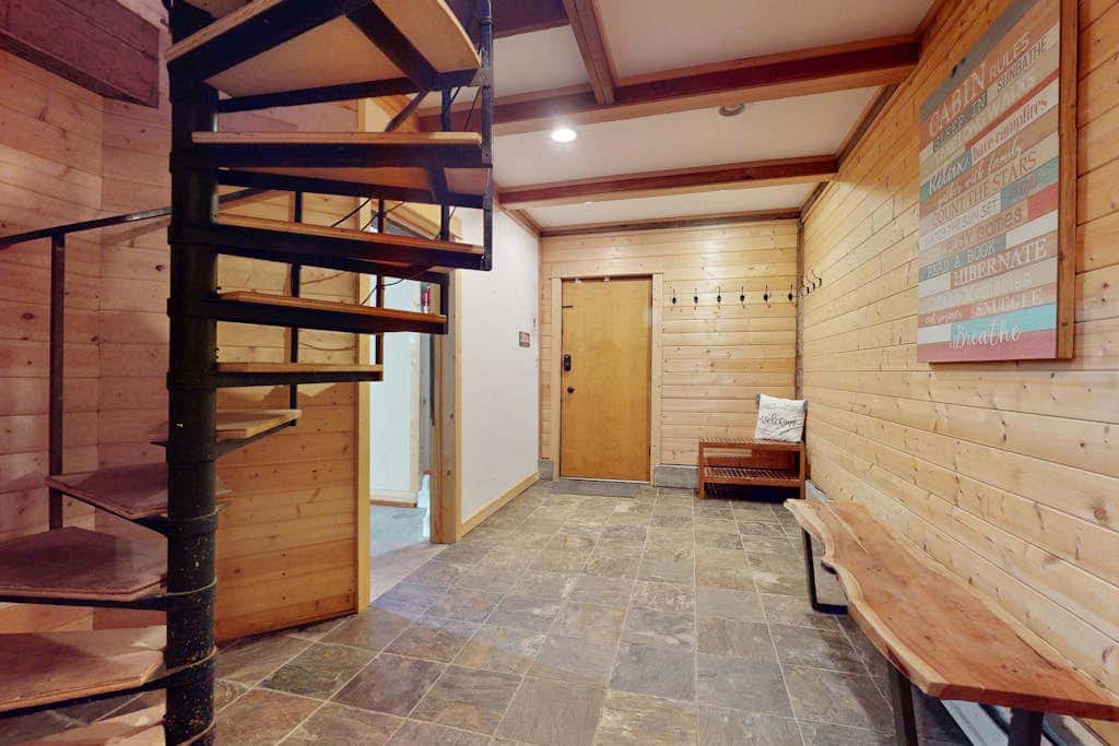Hyak Duplex Cabin