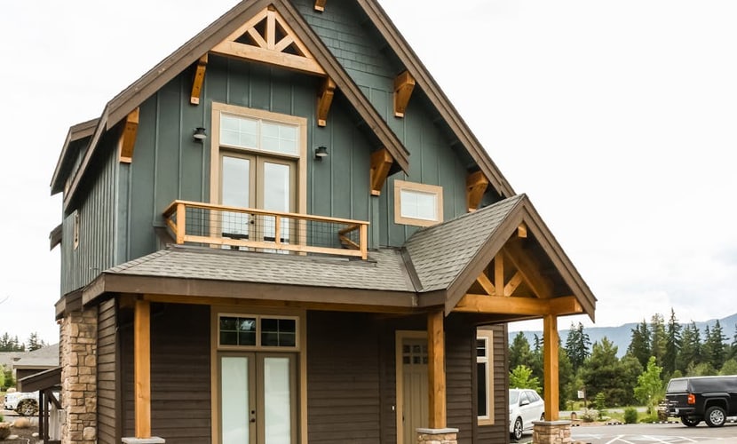 Spacious getaway w/ chef's kitchen, fireplace, & year-round fun