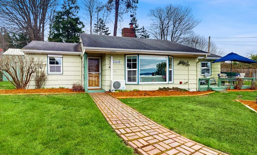 Sunsets over Sound | Water-View Getaway on Half-Acre | Walk to Dining