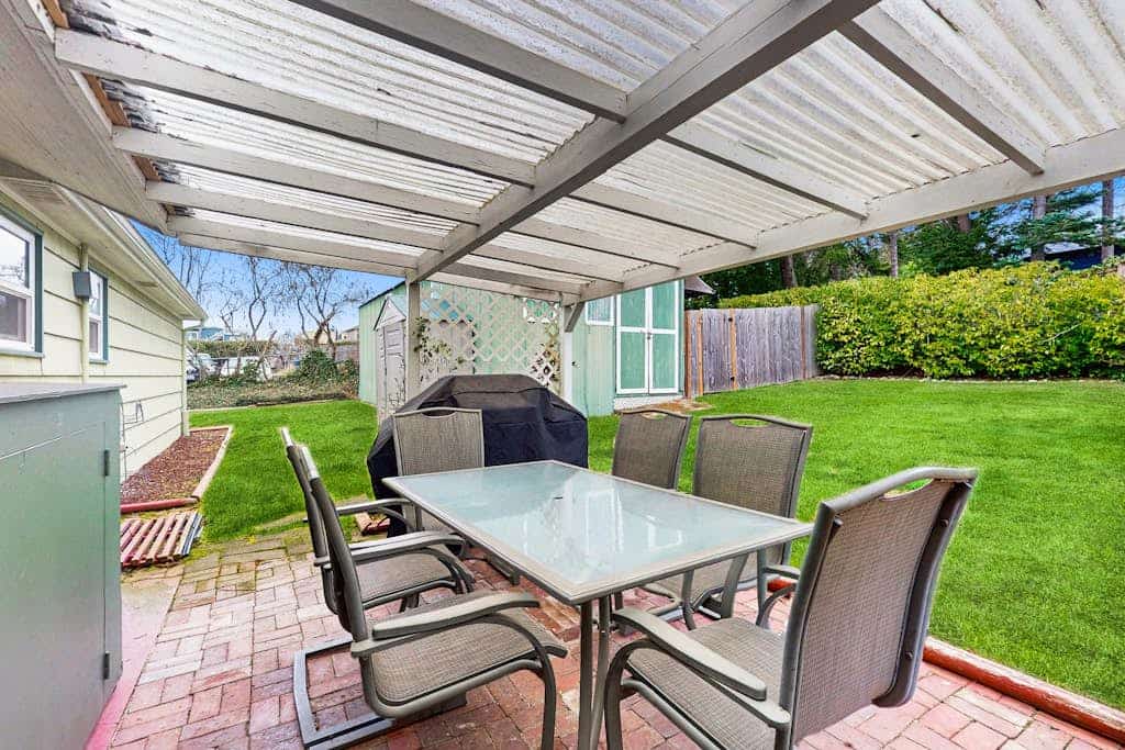Sunsets over Sound | Water-View Getaway on Half-Acre | Walk to Dining