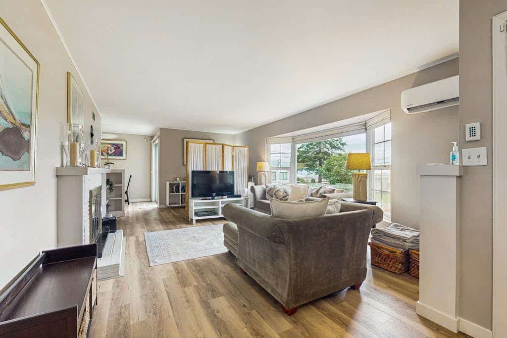 Sunsets over Sound | Water-View Getaway on Half-Acre | Walk to Dining