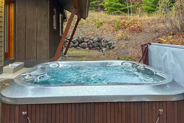 Mountain-view house with hot tub, chef's kitchen, fireplace, and home office