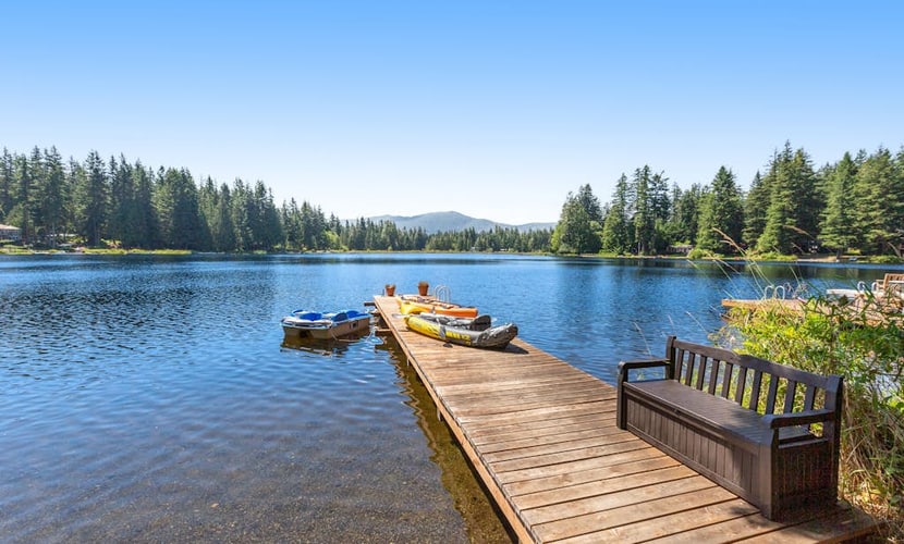 Luxe lakeside cottage with furnished porch, 2 docks, fire pit, deck, beachfront