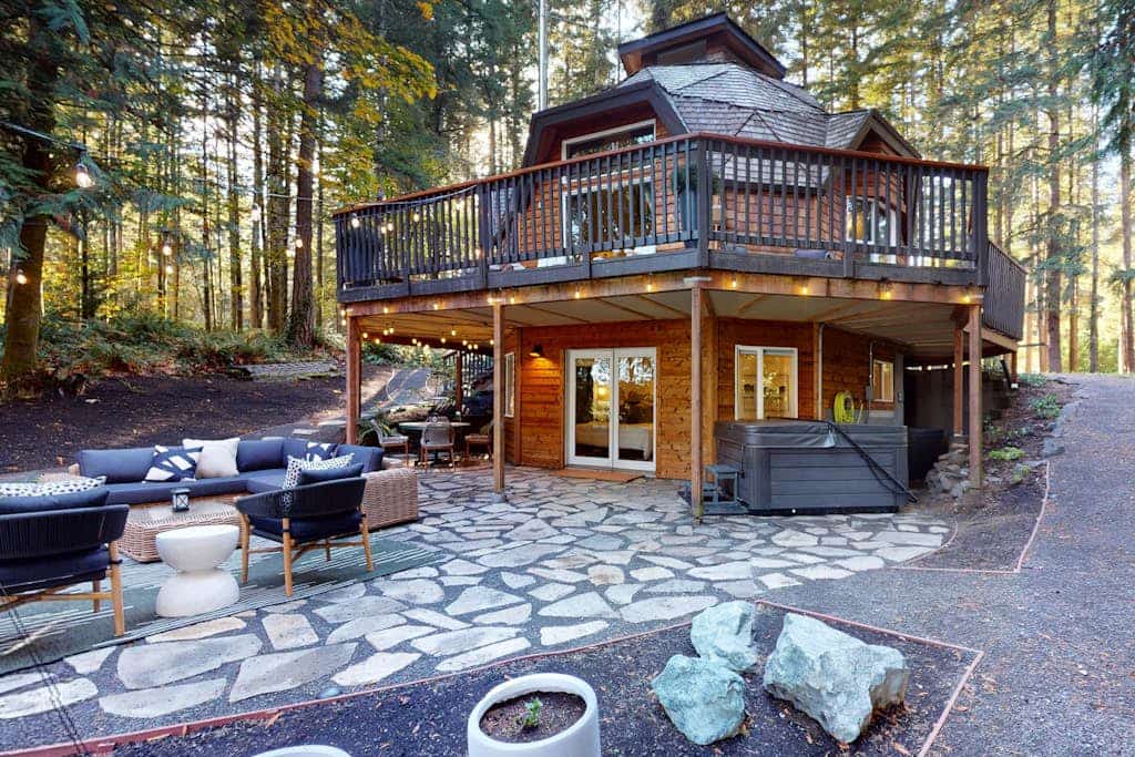 Unique waterfront home with sauna, hot tub, and washer & dryer