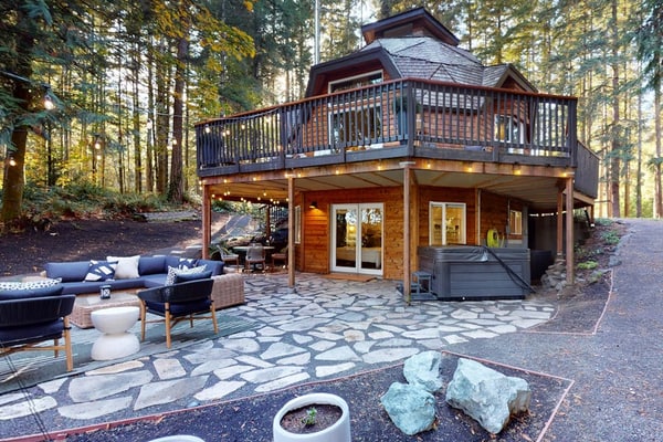 Unique waterfront home with sauna, hot tub, and washer & dryer