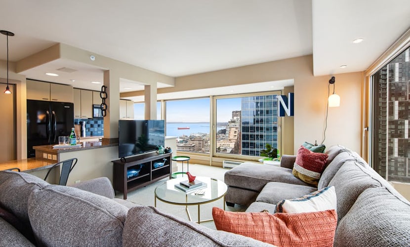 Modern escape with amazing views, pool/hot tub access, & sound system - Dogs OK