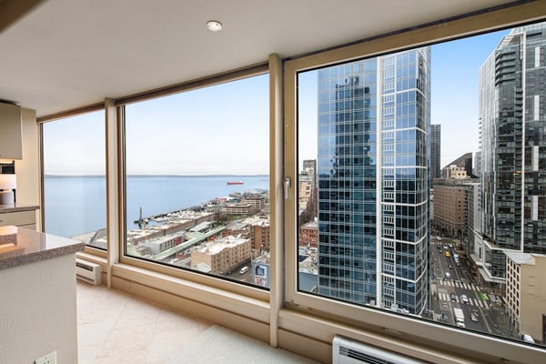 Modern escape with amazing views, pool/hot tub access, & sound system - Dogs OK