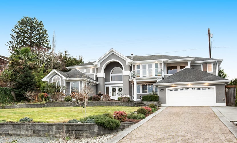 Extraordinary home w/ a hot tub, fireplace, game room, pool table - ocean views