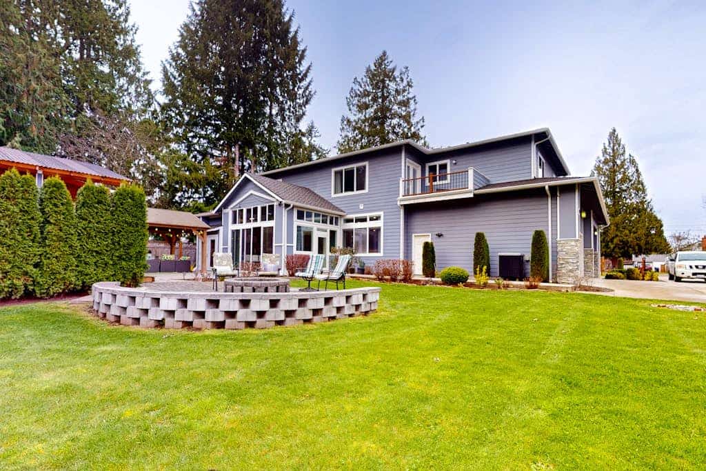 Spacious & conveniently located home with swim spa & two kitchens