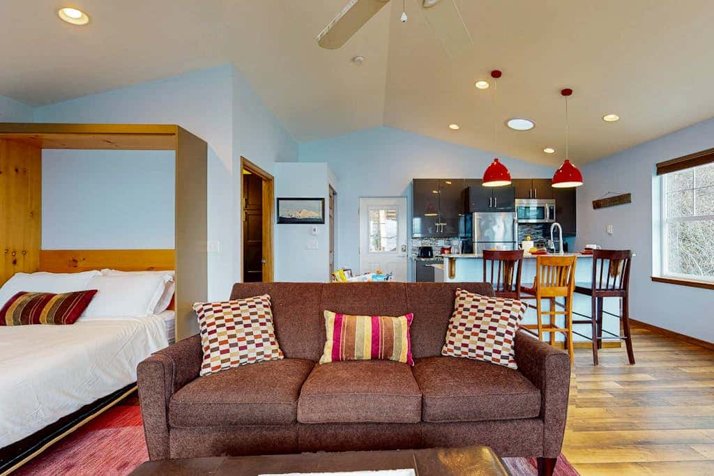 Tyee Shoreline Retreat B