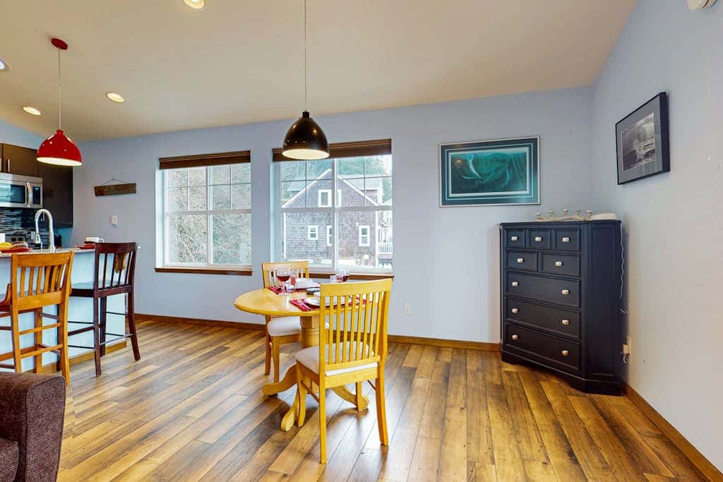 Tyee Shoreline Retreat B
