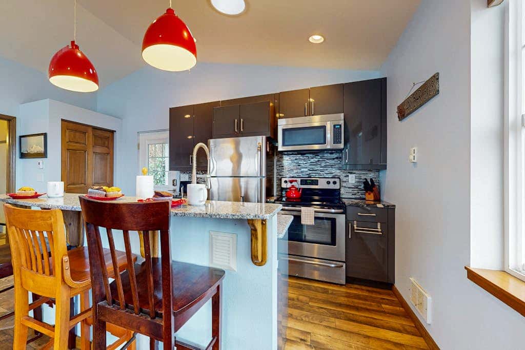 Tyee Shoreline Retreat B