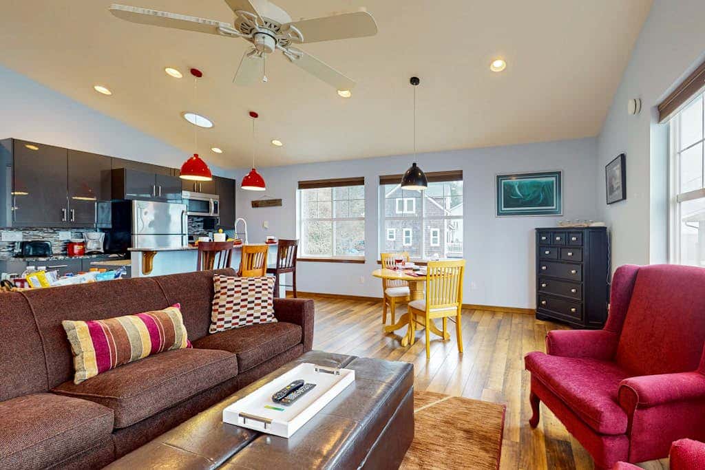 Tyee Shoreline Retreat B