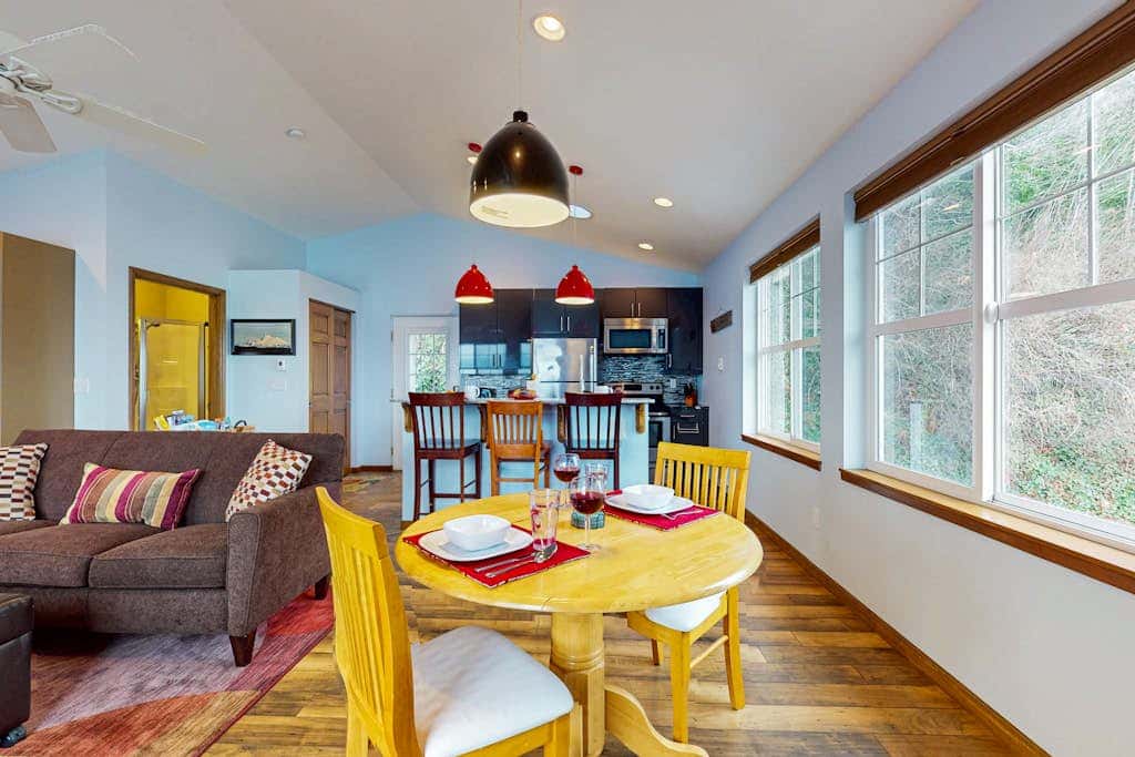Tyee Shoreline Retreat B