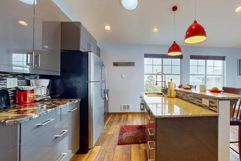 Tyee Shoreline Retreat B