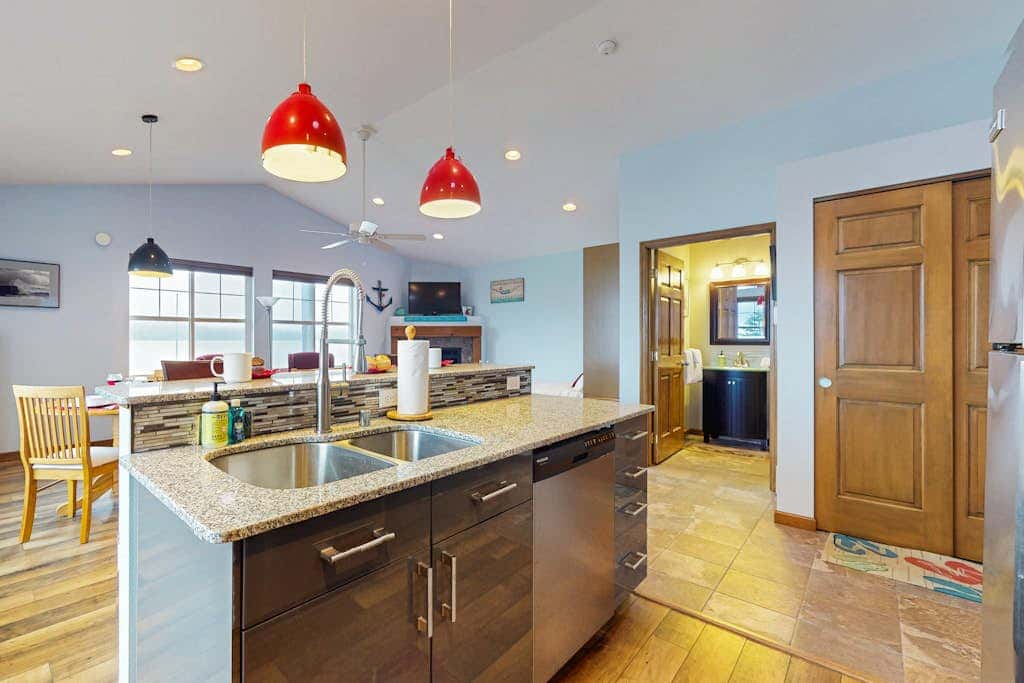 Tyee Shoreline Retreat B