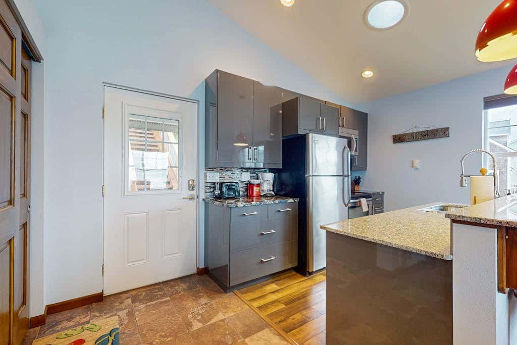 Tyee Shoreline Retreat B