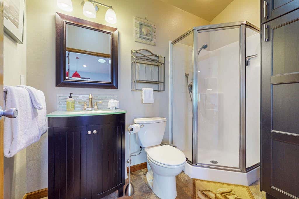 Tyee Shoreline Retreat B