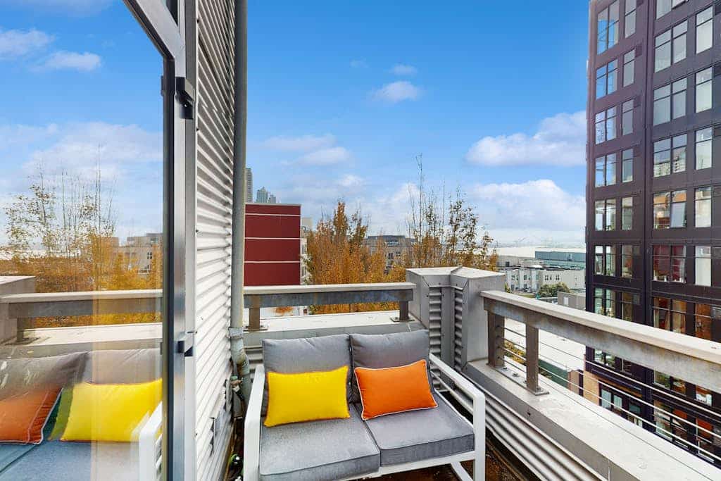 Top-Floor Penthouse Loft w/ Bay & Space Needle Views in Heart of Seattle