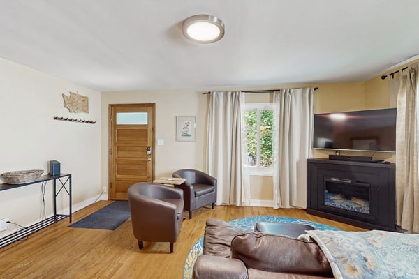 Charming Dog-Friendly Bungalow in Walkable West Seattle