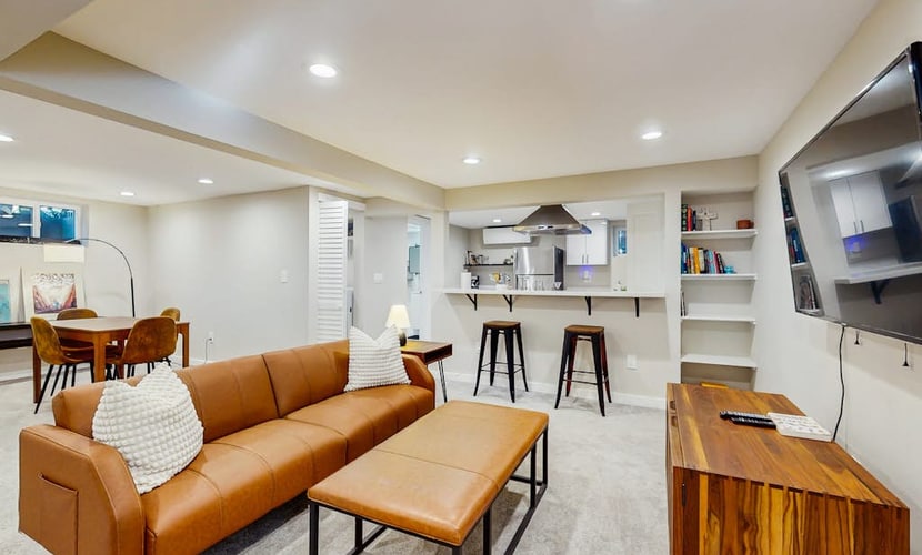 Conveniently located duplex w/ fast wifi, w/d & fully stocked kitchen