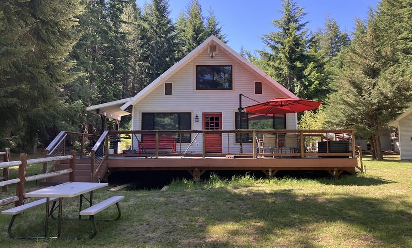 Stylish & Modern Cabin near Creek & Town with Fireplace & Shared Grill Area