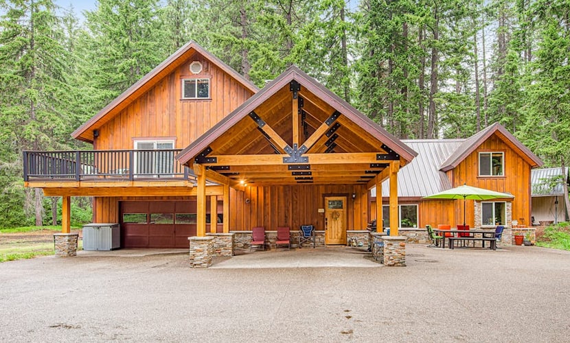 Sprawling cabin near the lake with a private grill and large patio - W/D & AC