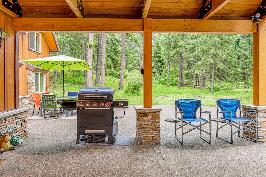 Sprawling cabin near the lake with a private grill and large patio - W/D & AC