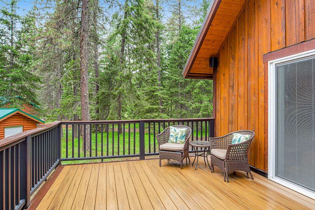 Sprawling cabin near the lake with a private grill and large patio - W/D & AC