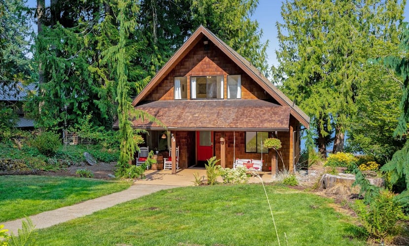The Hayes Cabin In The Cove | Lakeside house in Olympia with beach access