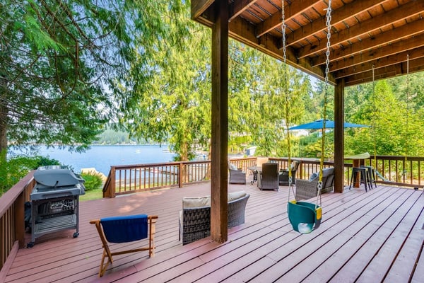 The Hayes Cabin In The Cove | Lakeside house in Olympia with beach access