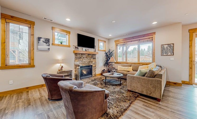 Black Bear Lodge 4BR w/ensuites, golf, driving range, game room, walk everywhere