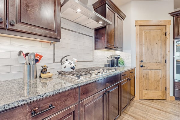 Black Bear Lodge 4BR w/ensuites, golf, driving range, game room, walk everywhere