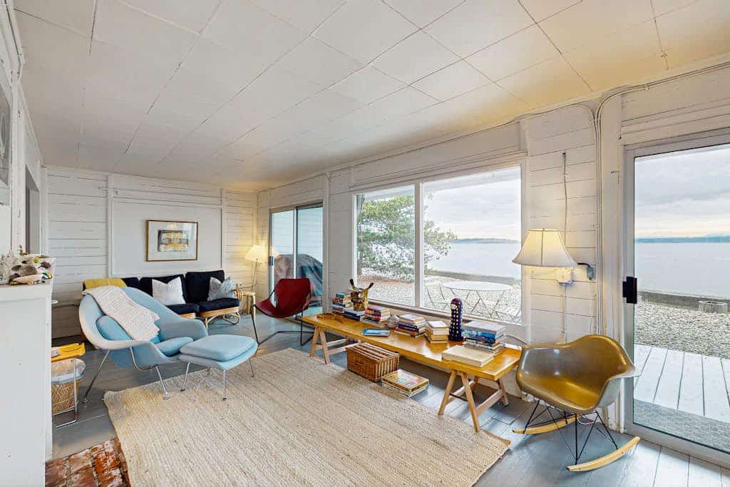 Stylish & historic seaside cottage with easy beach access & amazing views