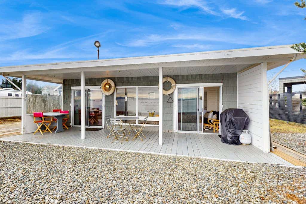 Stylish & historic seaside cottage with easy beach access & amazing views