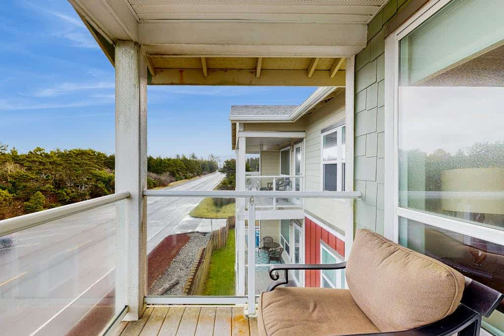 Condo with free WiFi and ocean/lighthouse views - dogs welcome