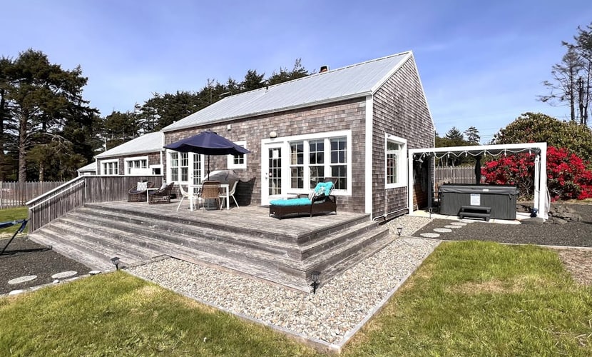 beachy cottage w/ ocean views, enclosed yard, hot tub & nearby beach access