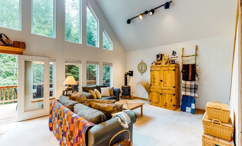 Rural, dog-friendly home with loft, deck, firepit, private grill, and game room